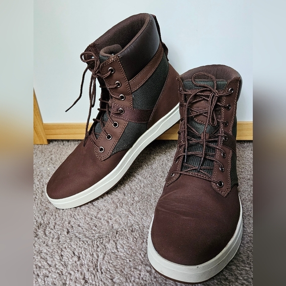 Timberland Brown Leather Boots with Modern Design - Picture 1 of 11